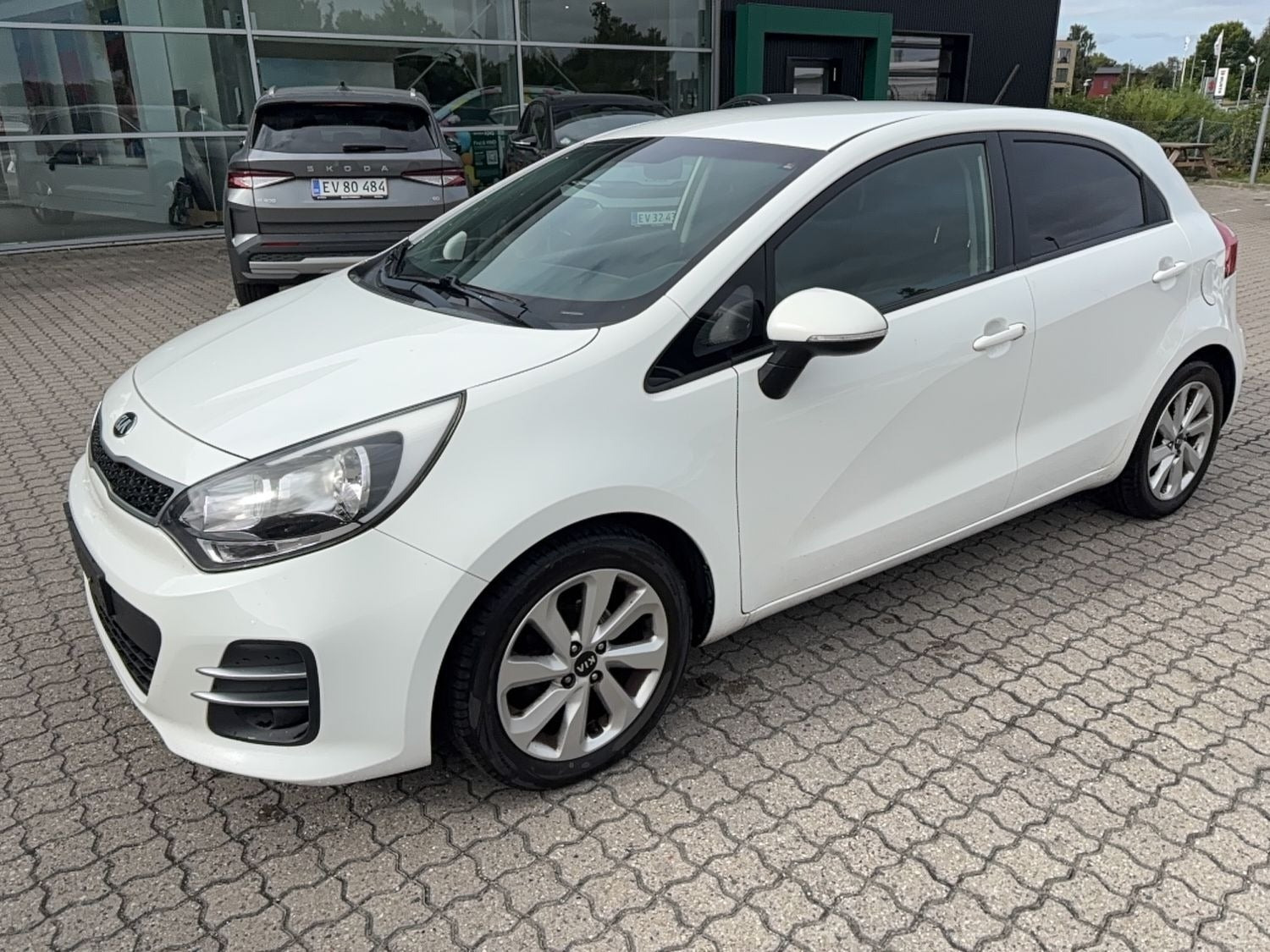 Hvid Kia Rio fra 2016