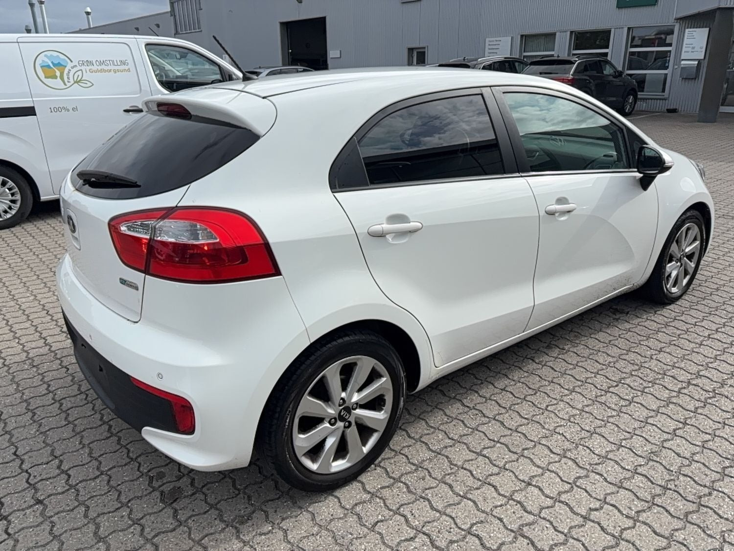 Hvid Kia Rio fra 2016