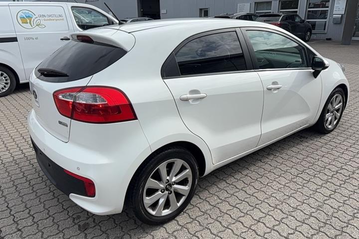 Hvid Kia Rio fra 2016