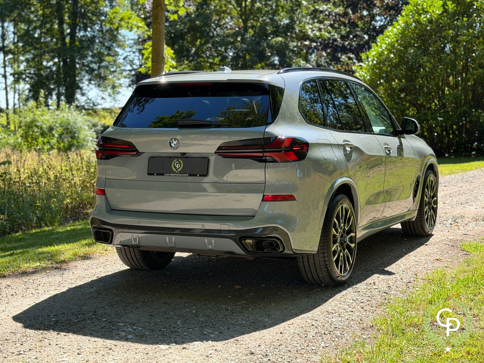 Grå BMW X5 fra 2024