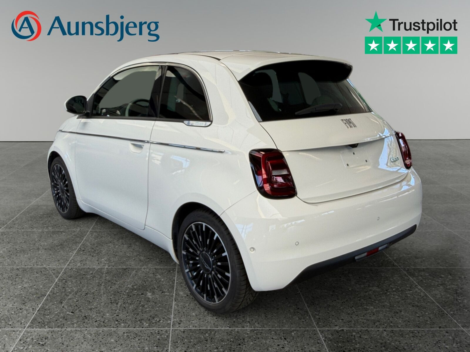 Hvid Fiat 500e fra 2024