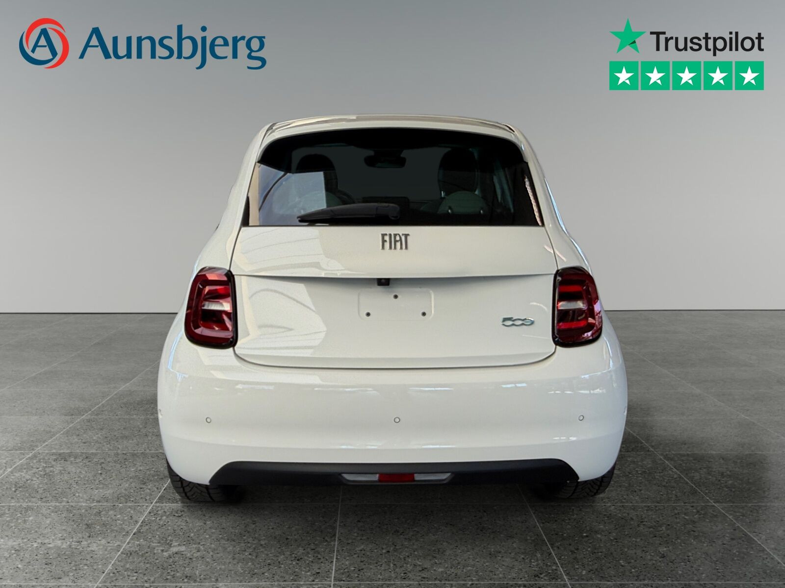 Hvid Fiat 500e fra 2024