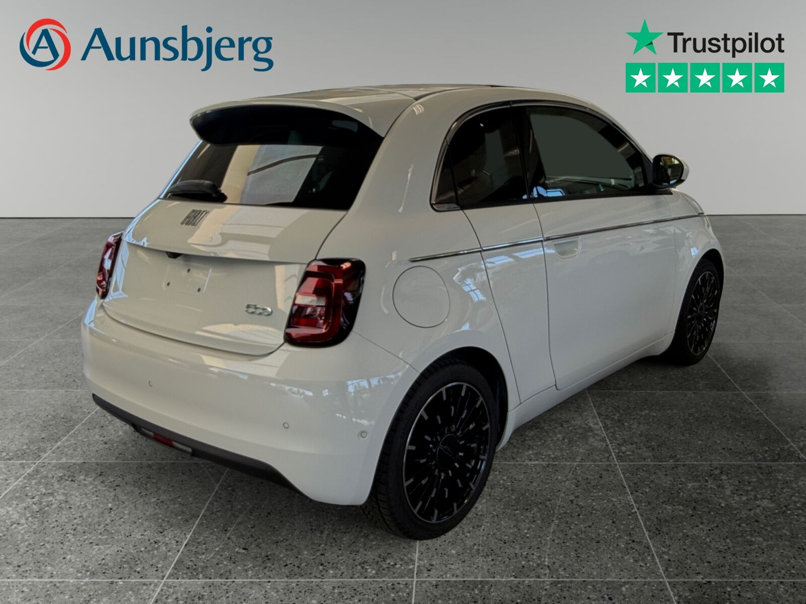 Hvid Fiat 500e fra 2024