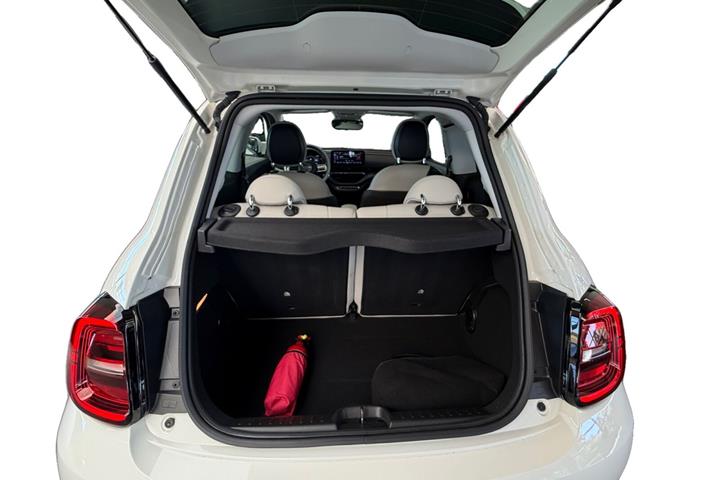 Hvid Fiat 500e fra 2024