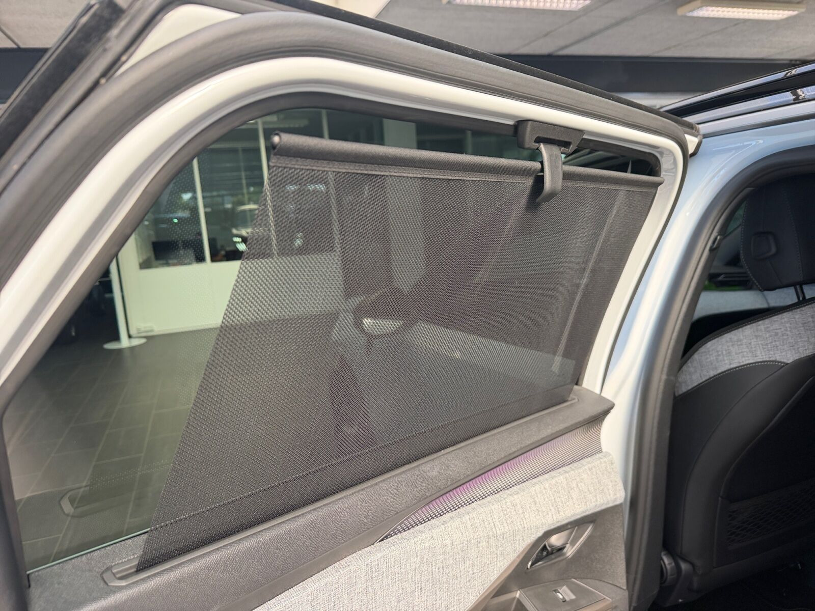 Hvid Peugeot e-5008 fra 2025