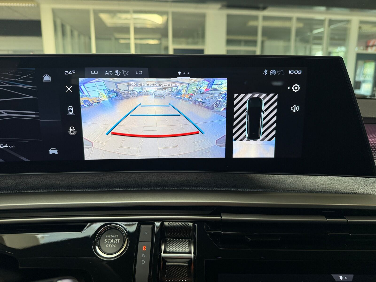 Hvid Peugeot e-5008 fra 2025
