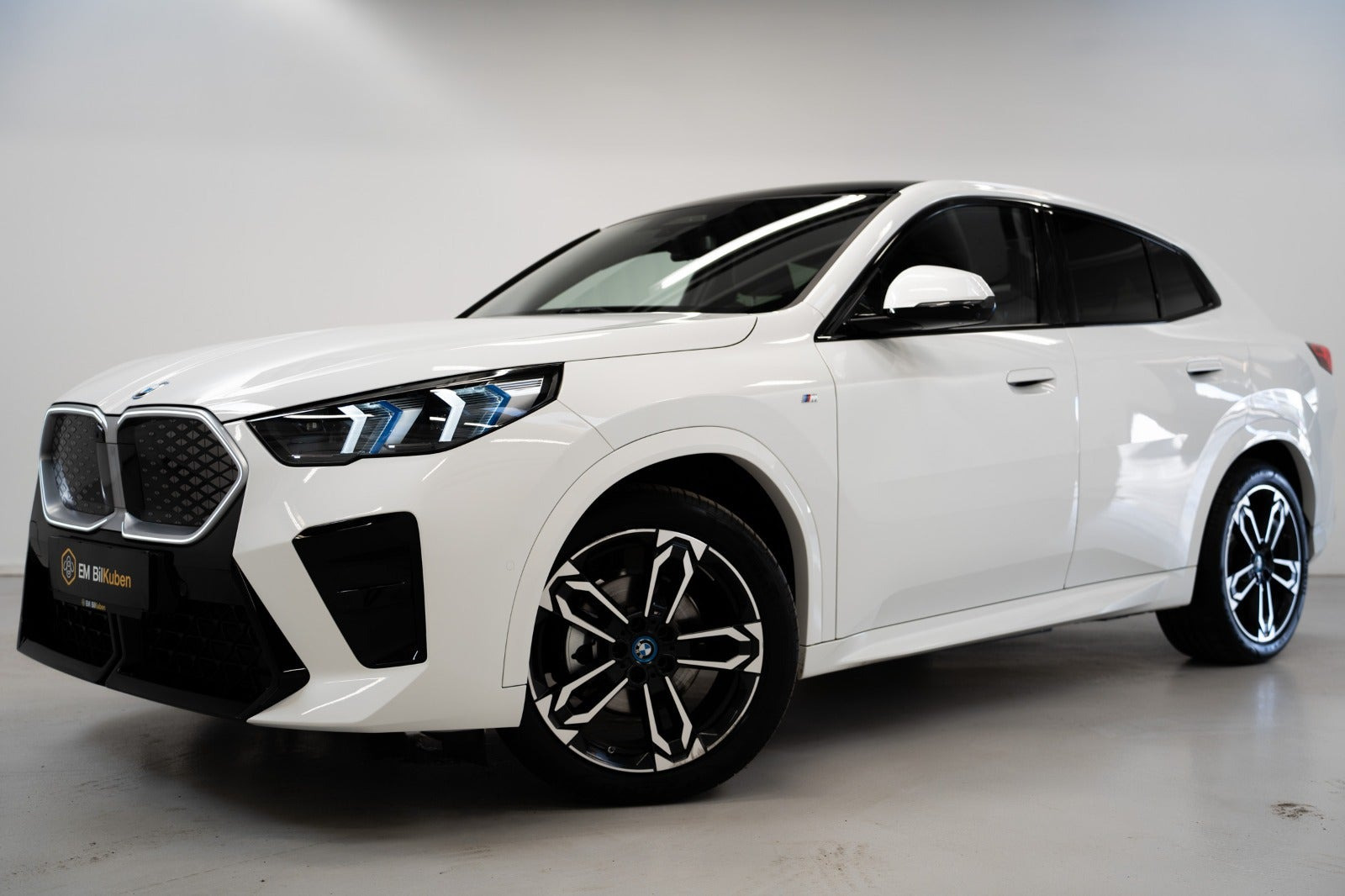 BMW iX2 eDrive20 Fully Charged M-Sport