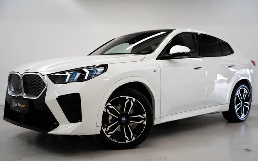 BMW iX2 eDrive20 Fully Charged M-Sport