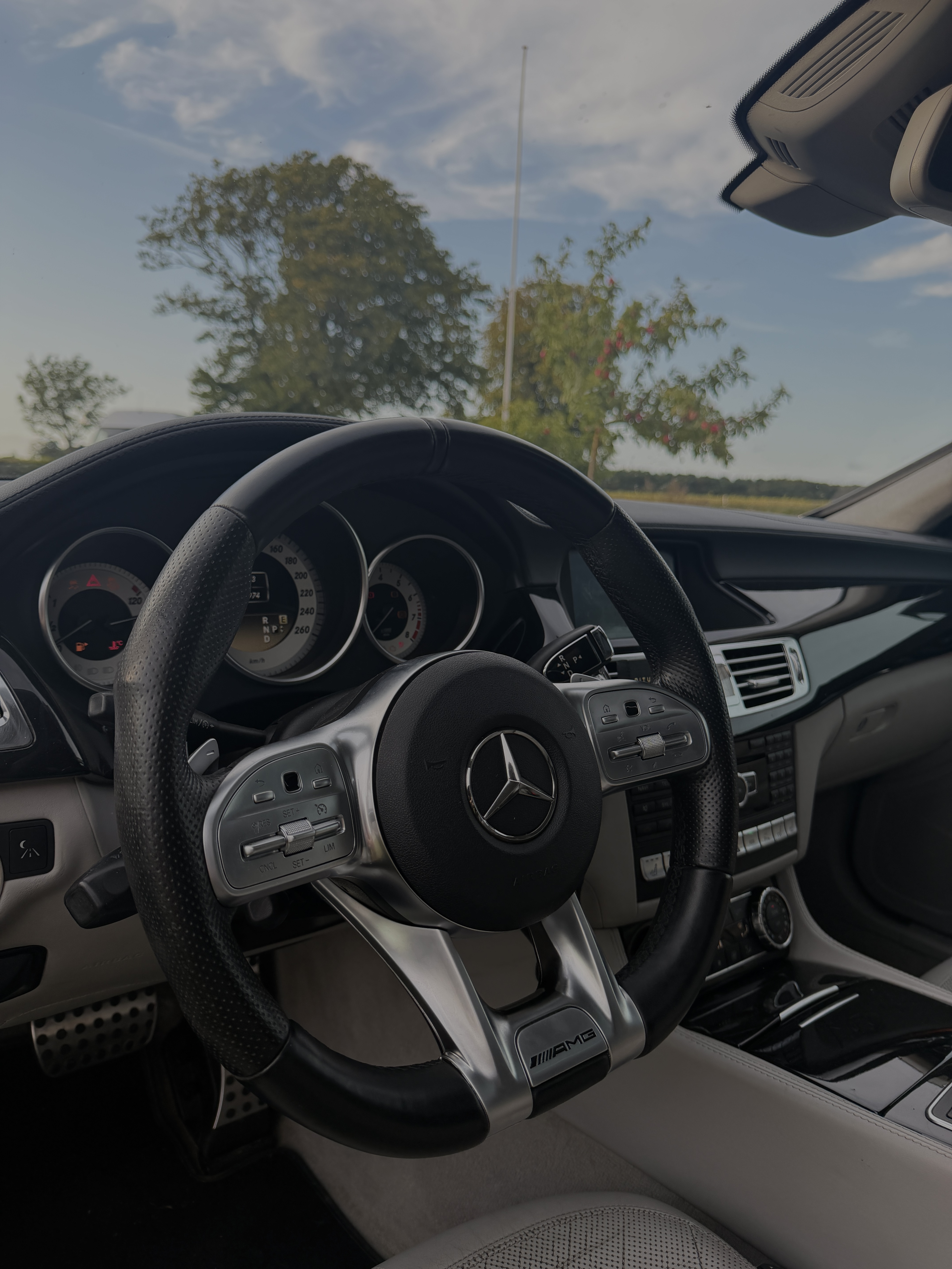 Sort Mercedes CLS500 fra 2012