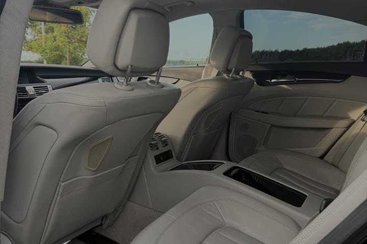 Sort Mercedes CLS500 fra 2012