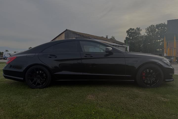 Sort Mercedes CLS500 fra 2012
