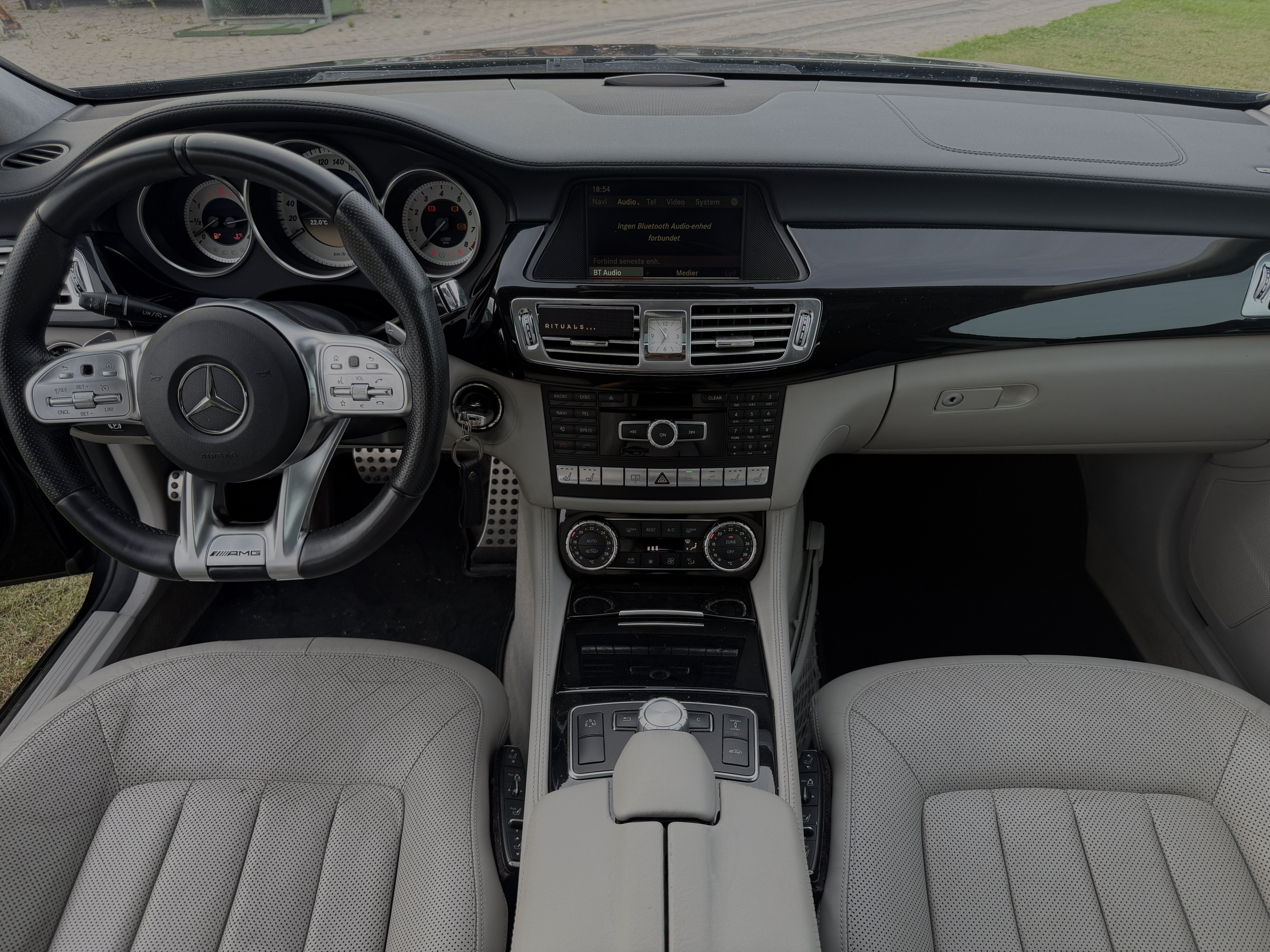 Sort Mercedes CLS500 fra 2012