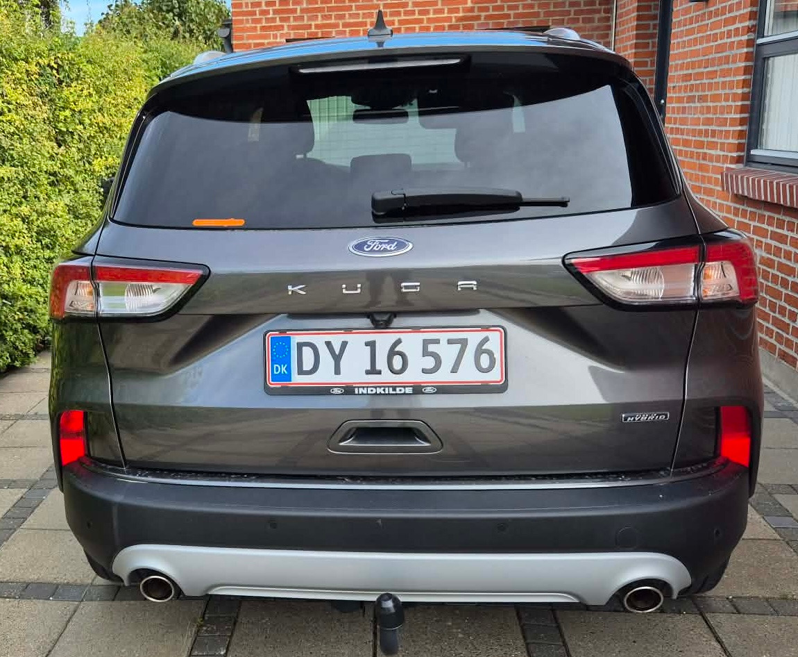 Grå Ford Kuga fra 2022