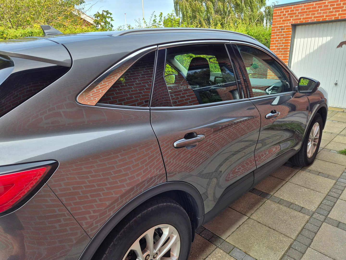 Grå Ford Kuga fra 2022