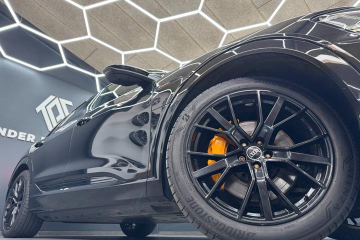 Sort Audi e-tron fra 2022