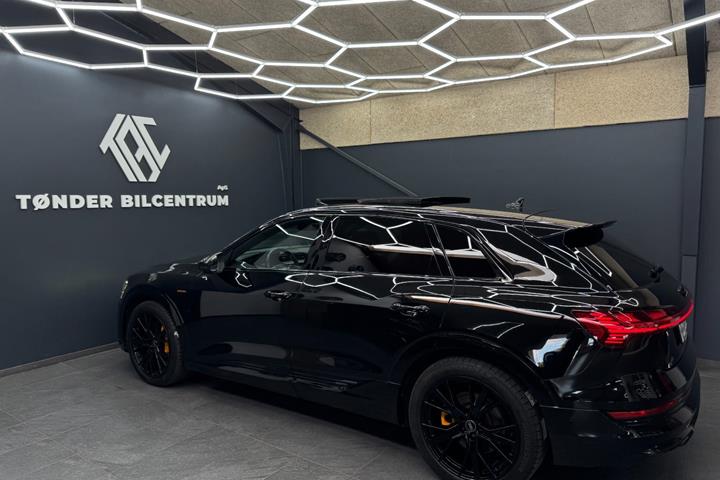 Sort Audi e-tron fra 2022