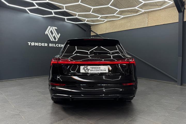 Sort Audi e-tron fra 2022