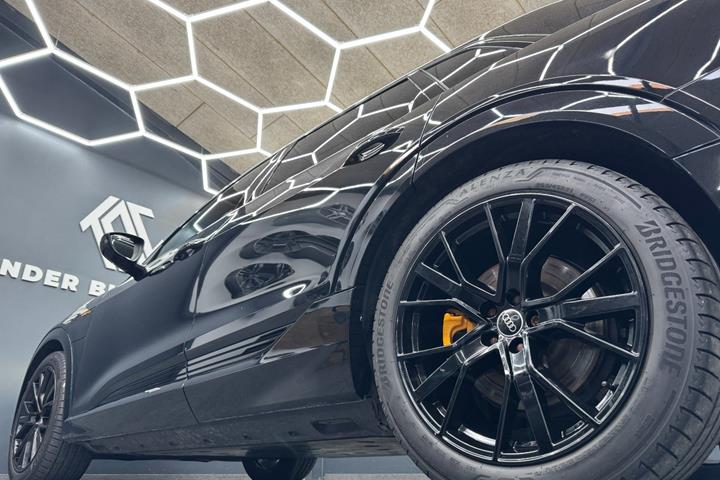 Sort Audi e-tron fra 2022