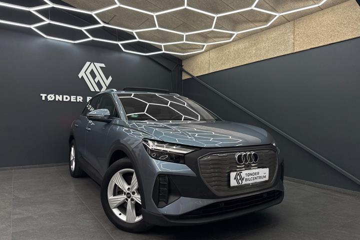 Blå Audi Q4 e-tron fra 2023