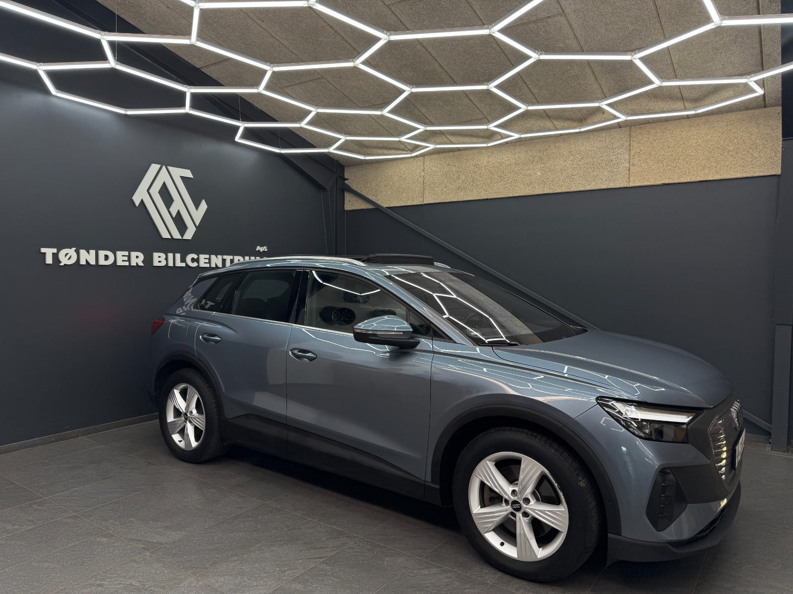 Blå Audi Q4 e-tron fra 2023