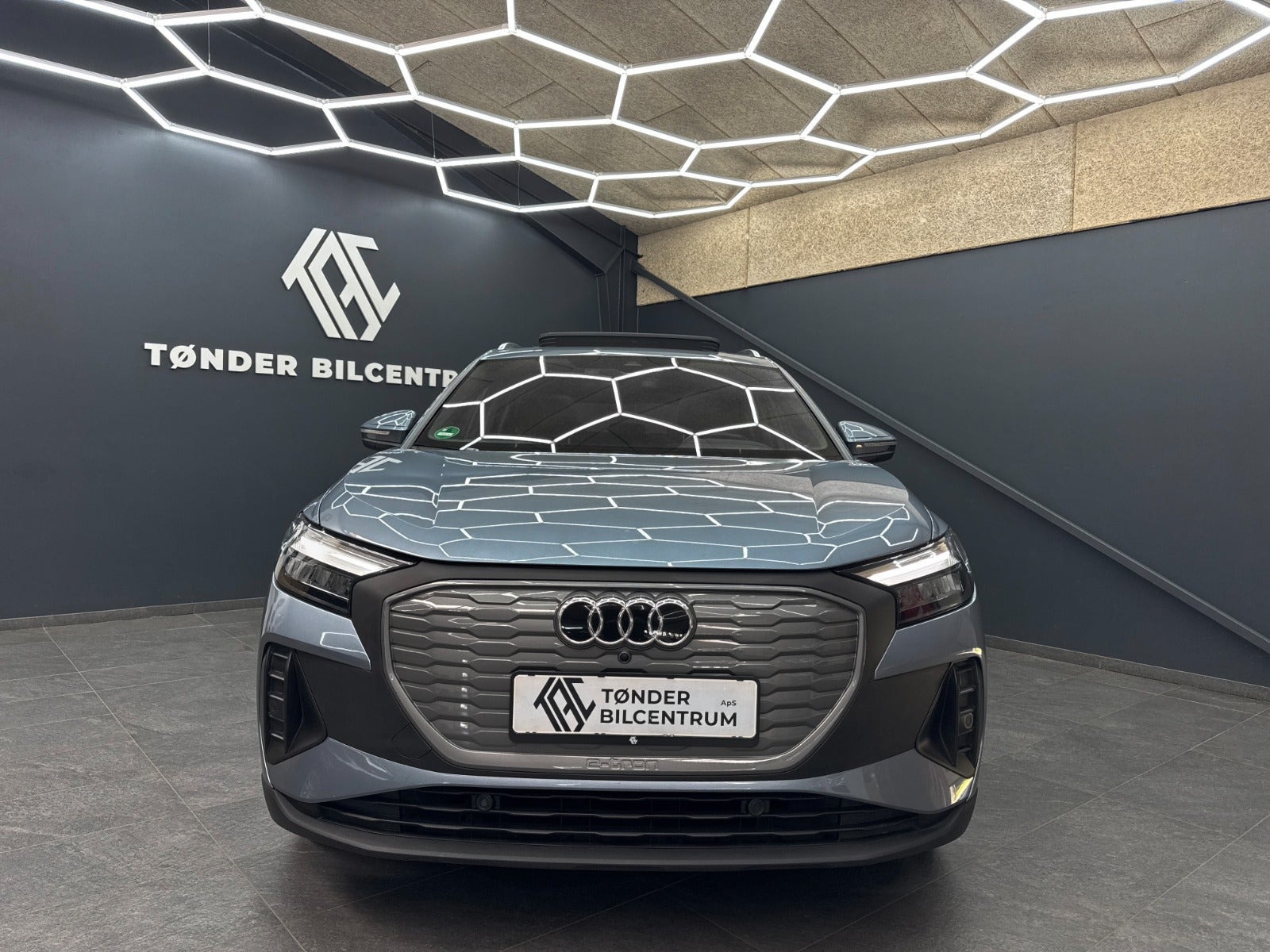 Blå Audi Q4 e-tron fra 2023