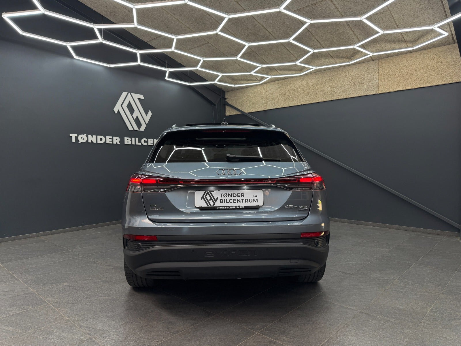 Blå Audi Q4 e-tron fra 2023