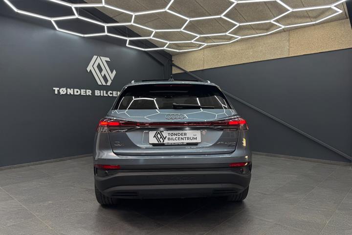 Blå Audi Q4 e-tron fra 2023