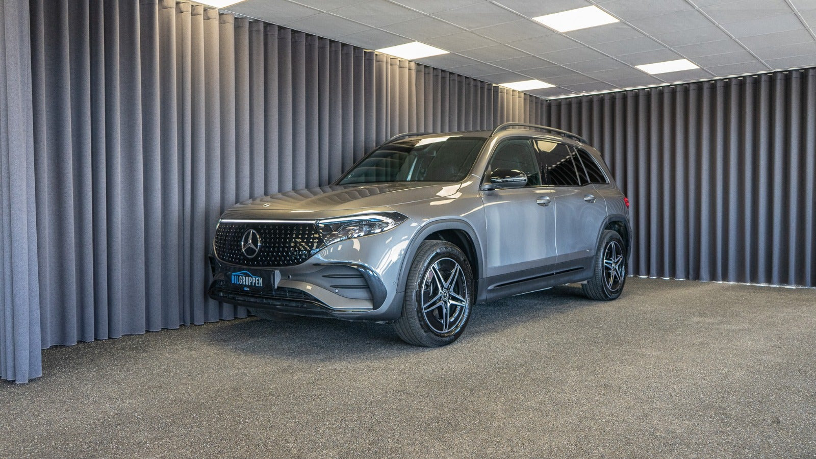 Grå Mercedes EQB250+ fra 2025