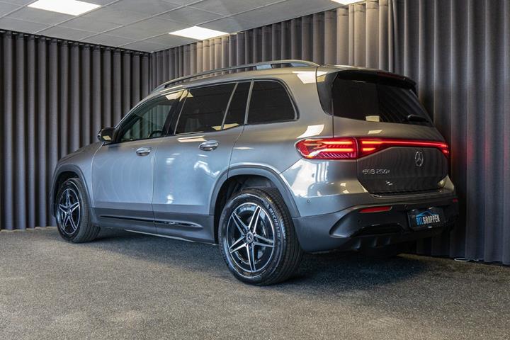 Grå Mercedes EQB250+ fra 2025