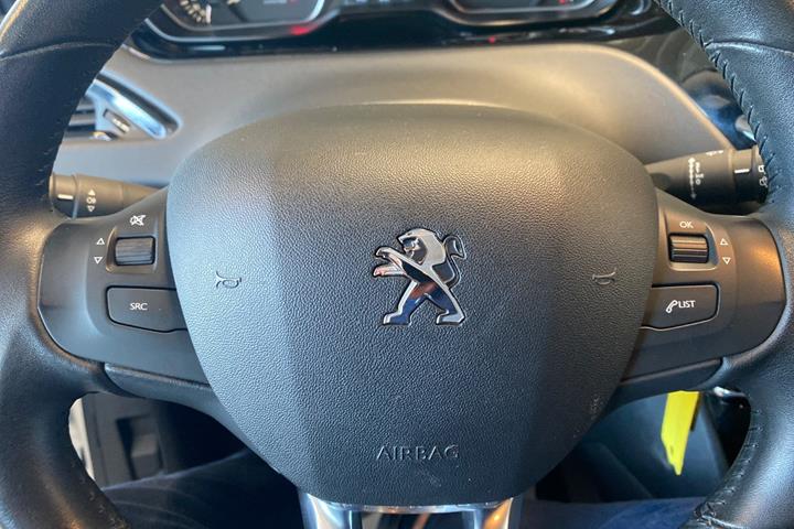 Hvid Peugeot 208 fra 2019