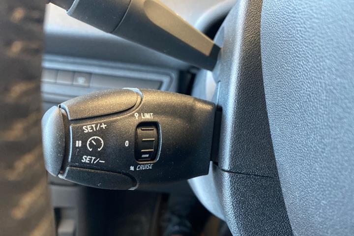 Hvid Peugeot 208 fra 2019