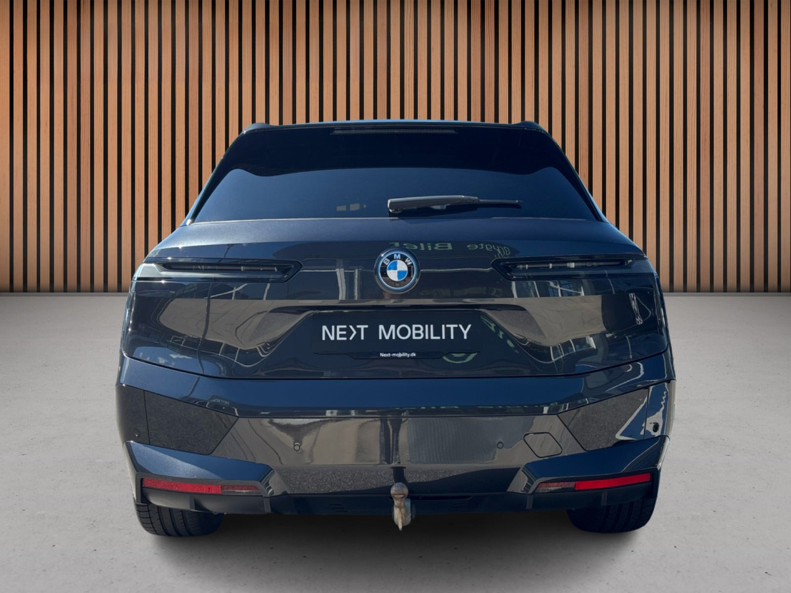Grå BMW iX fra 2024