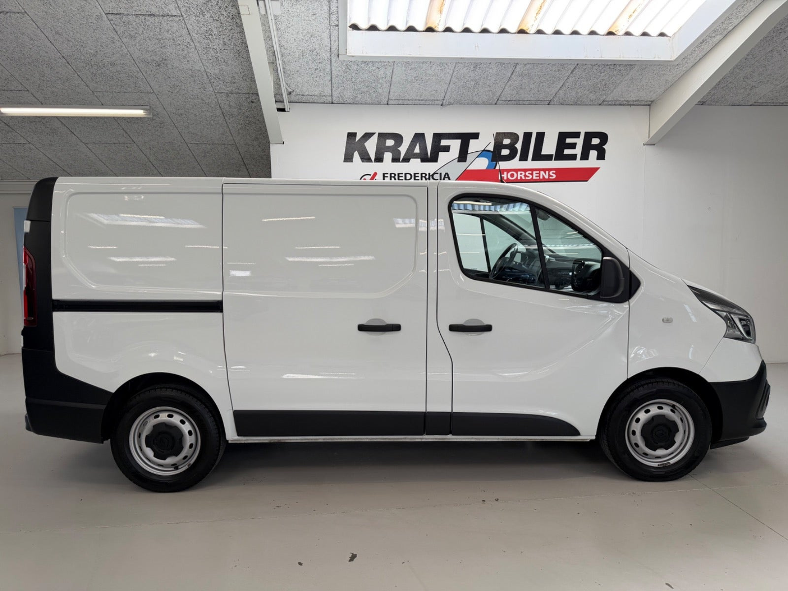 Hvid Renault Trafic T29 fra 2020
