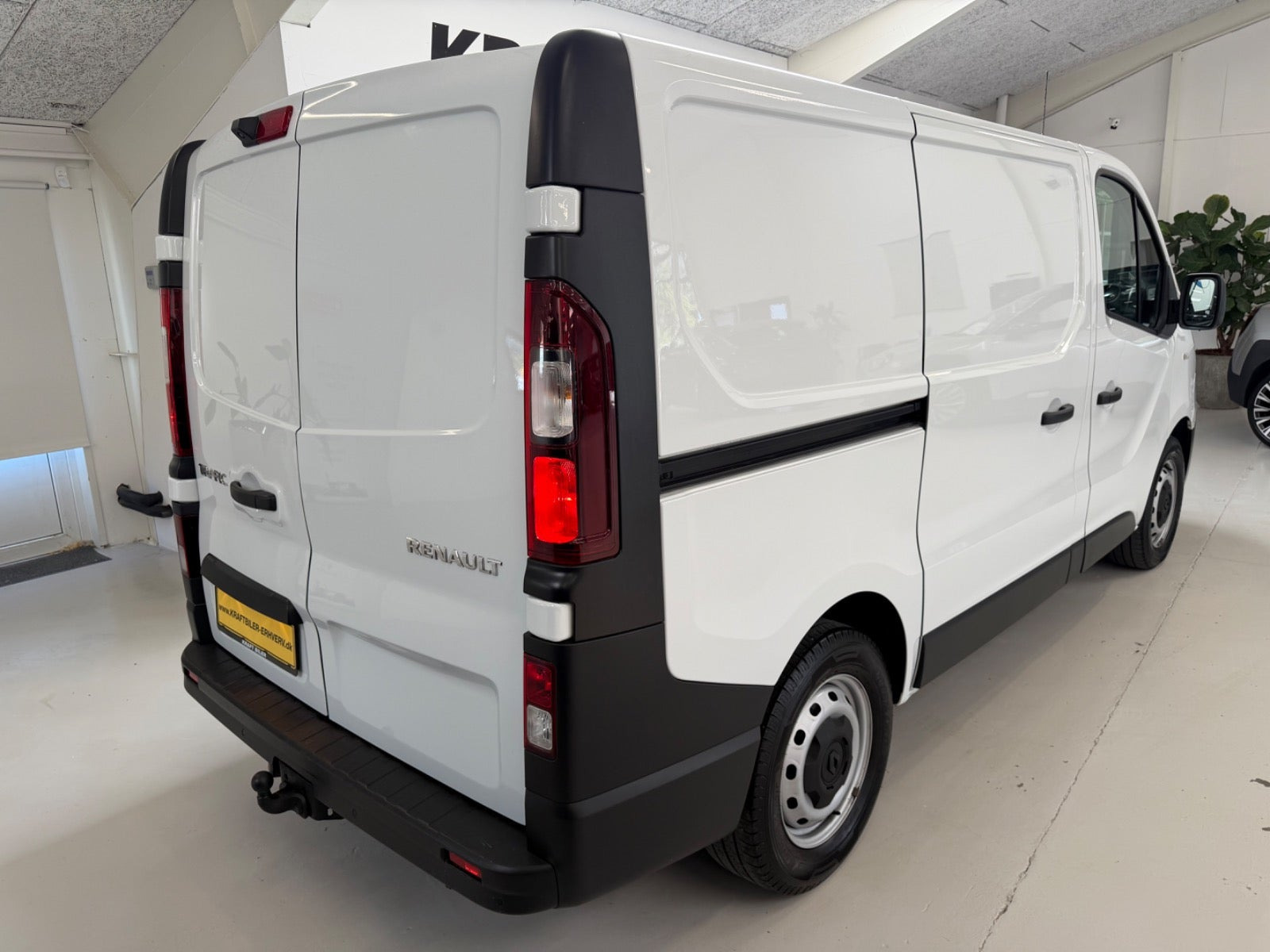 Hvid Renault Trafic T29 fra 2020