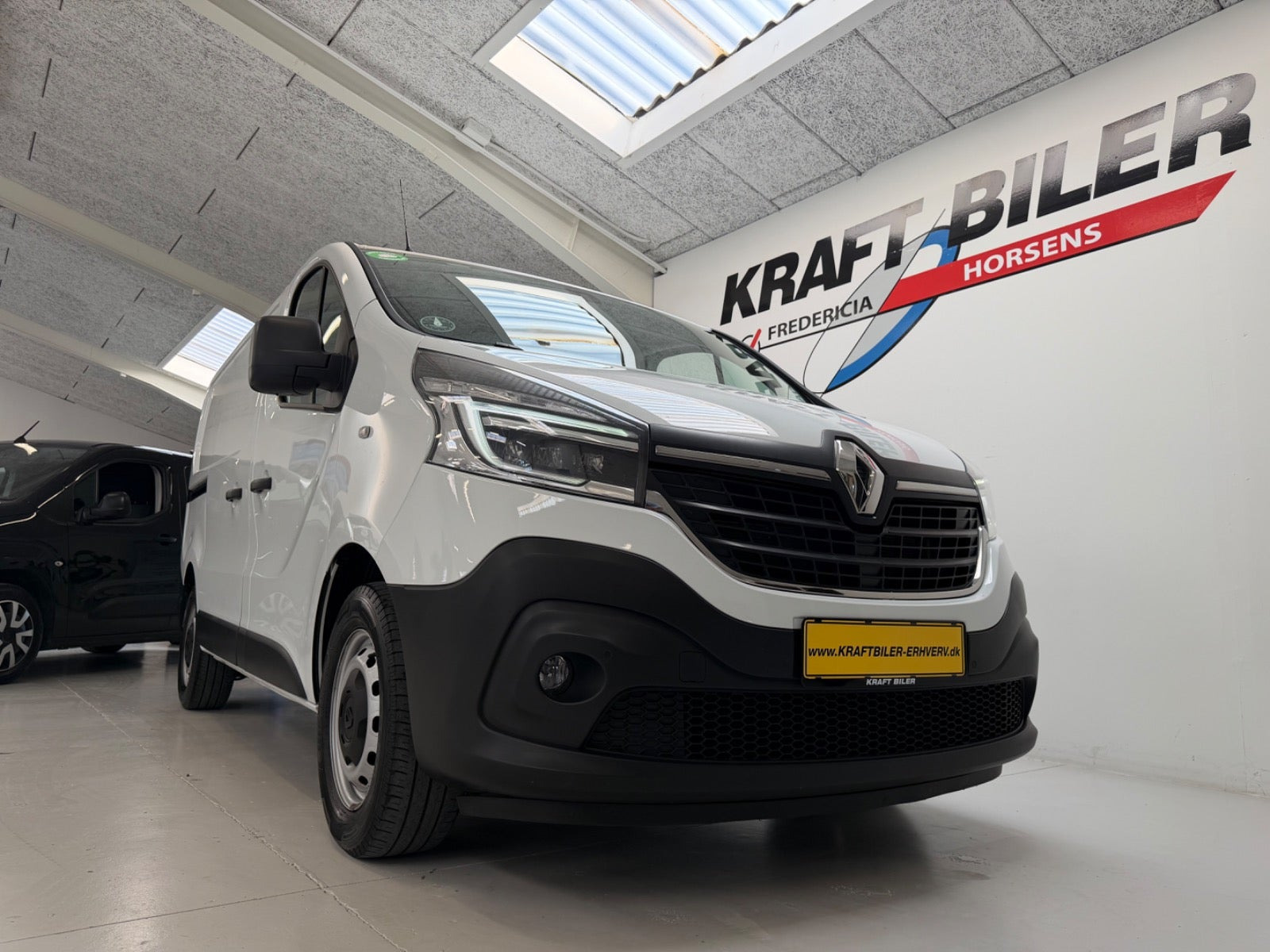 Hvid Renault Trafic T29 fra 2020