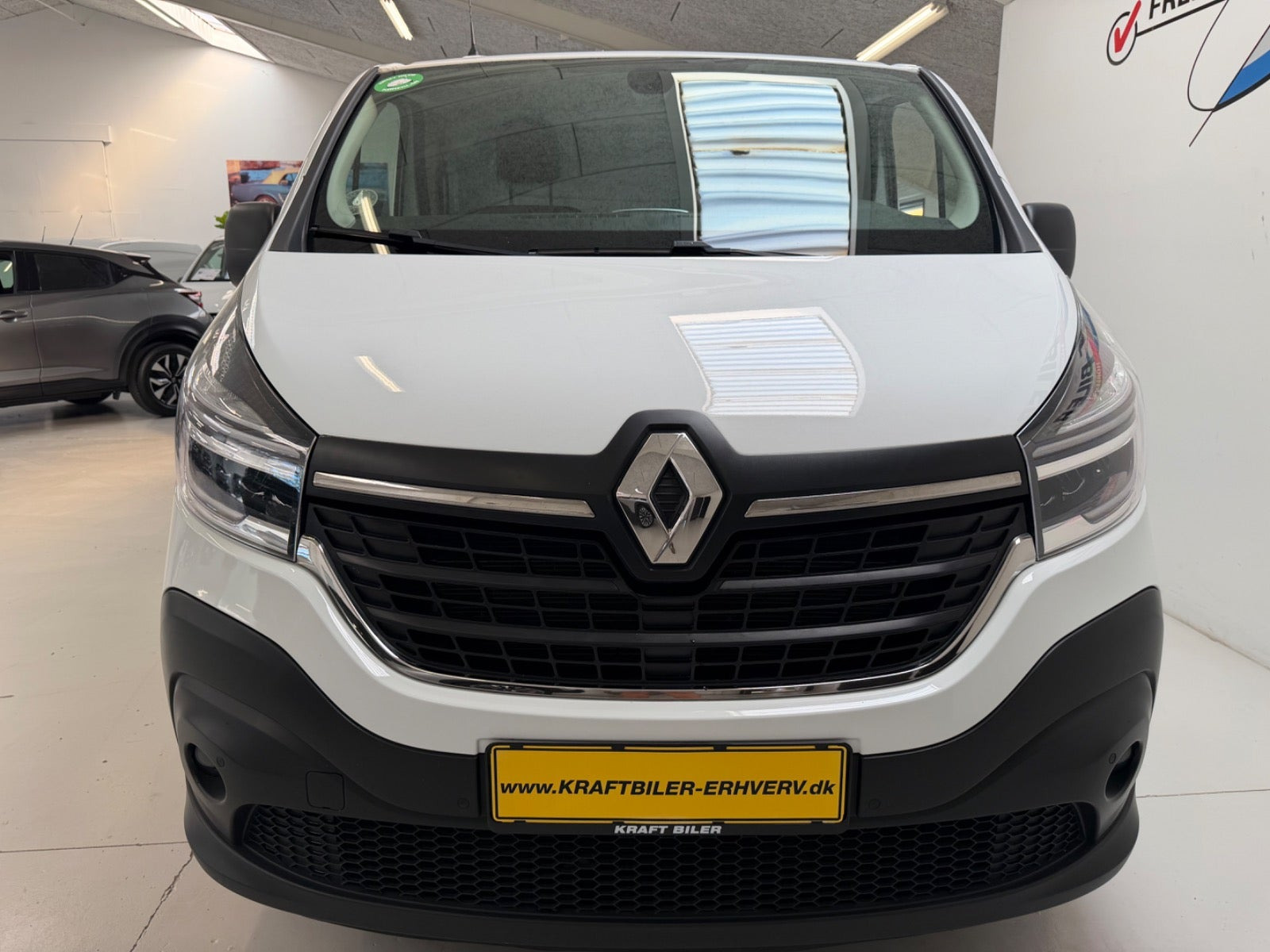Hvid Renault Trafic T29 fra 2020