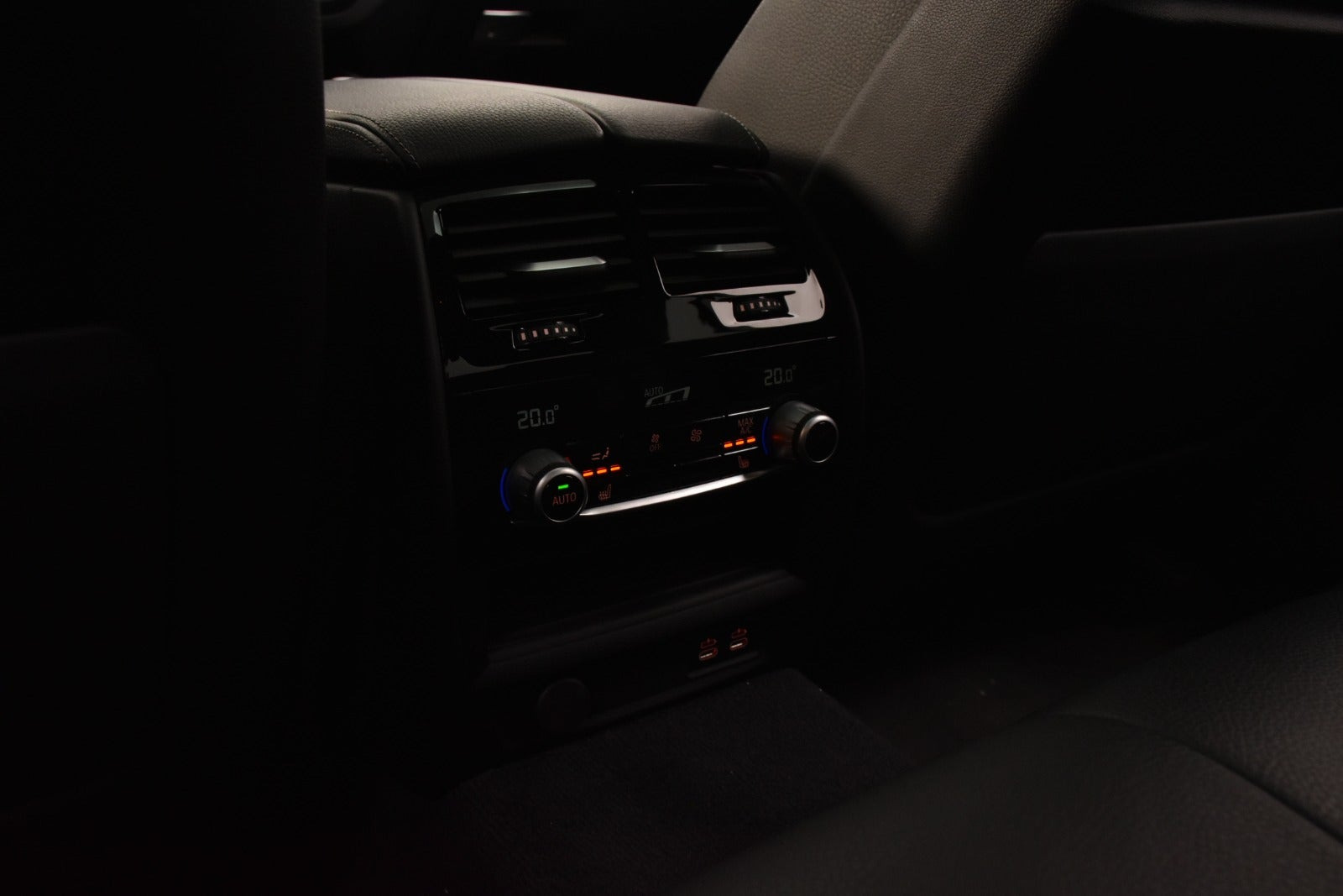 Grå BMW 545e fra 2020