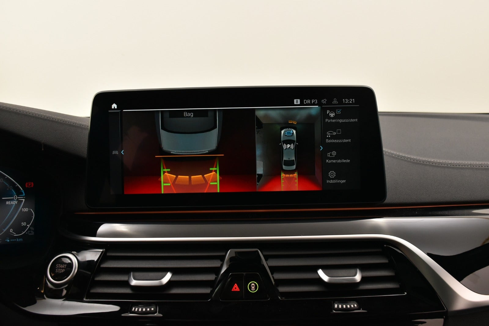 Grå BMW 545e fra 2020