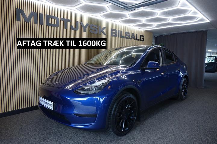 Blå Tesla Model Y fra 2024
