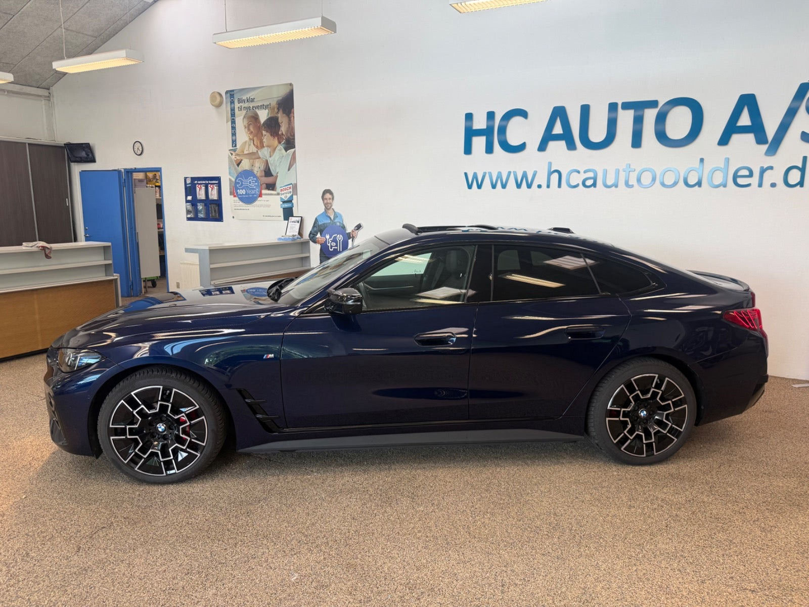 Blå BMW i4 fra 2024