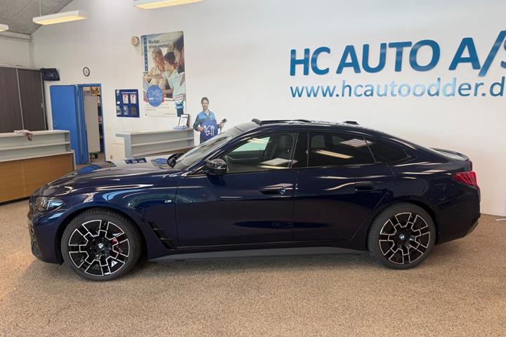 Blå BMW i4 fra 2024