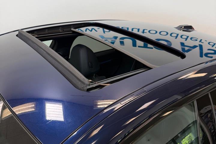 Blå BMW i4 fra 2024