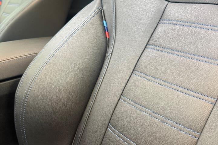 Blå BMW i4 fra 2024