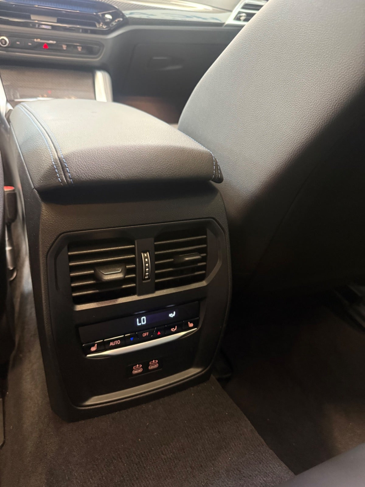 Blå BMW i4 fra 2024