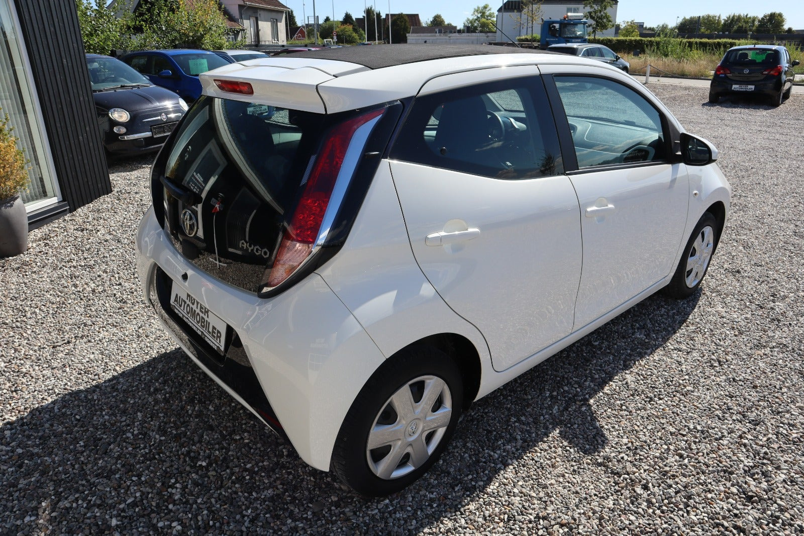 Hvid Toyota Aygo fra 2015