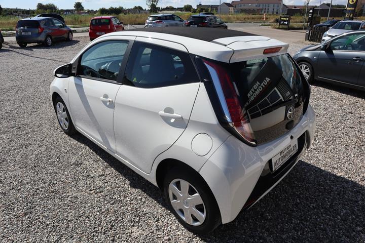 Hvid Toyota Aygo fra 2015