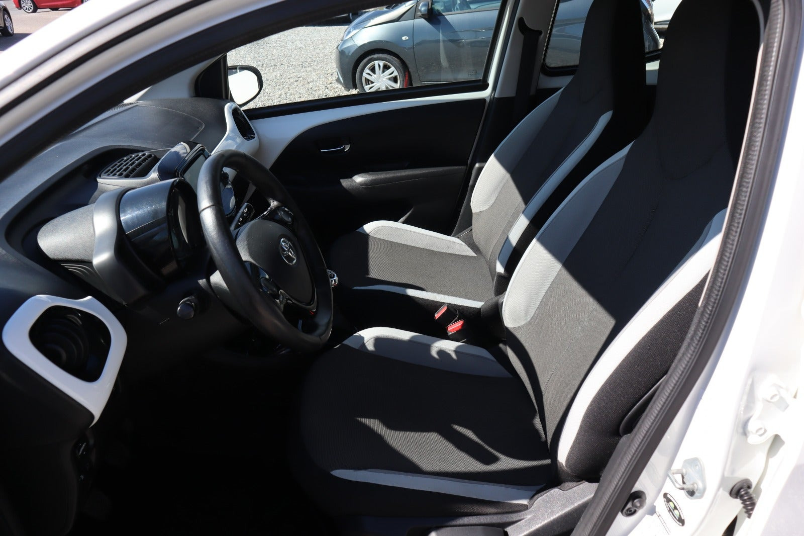 Hvid Toyota Aygo fra 2015