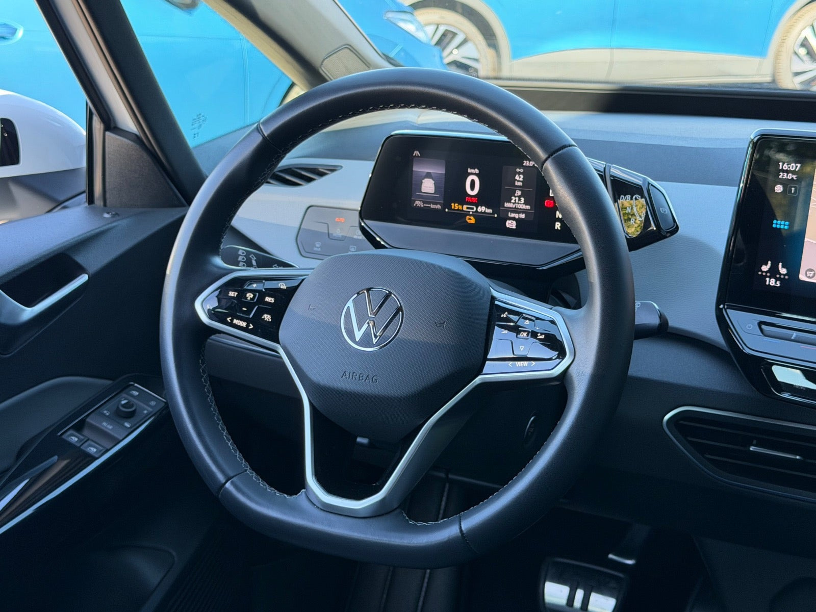 Hvid VW ID.3 fra 2023
