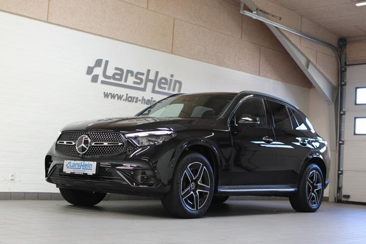 Sort Mercedes GLC300 de fra 2023