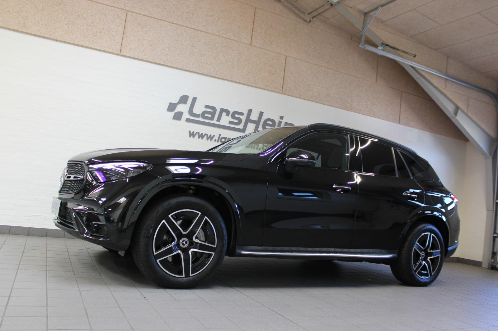 Sort Mercedes GLC300 de fra 2023